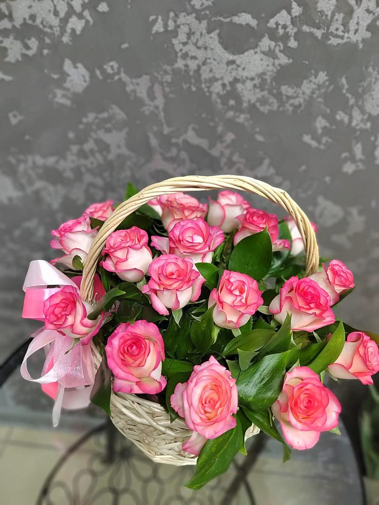 Цветочная композиция из Розы в корзине в Норильске