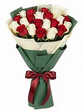 Букет Микс из красных и белых роз в Норильске