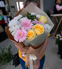 Букет цветов из:  Герберы, Розы и Хризантемы в Норильске