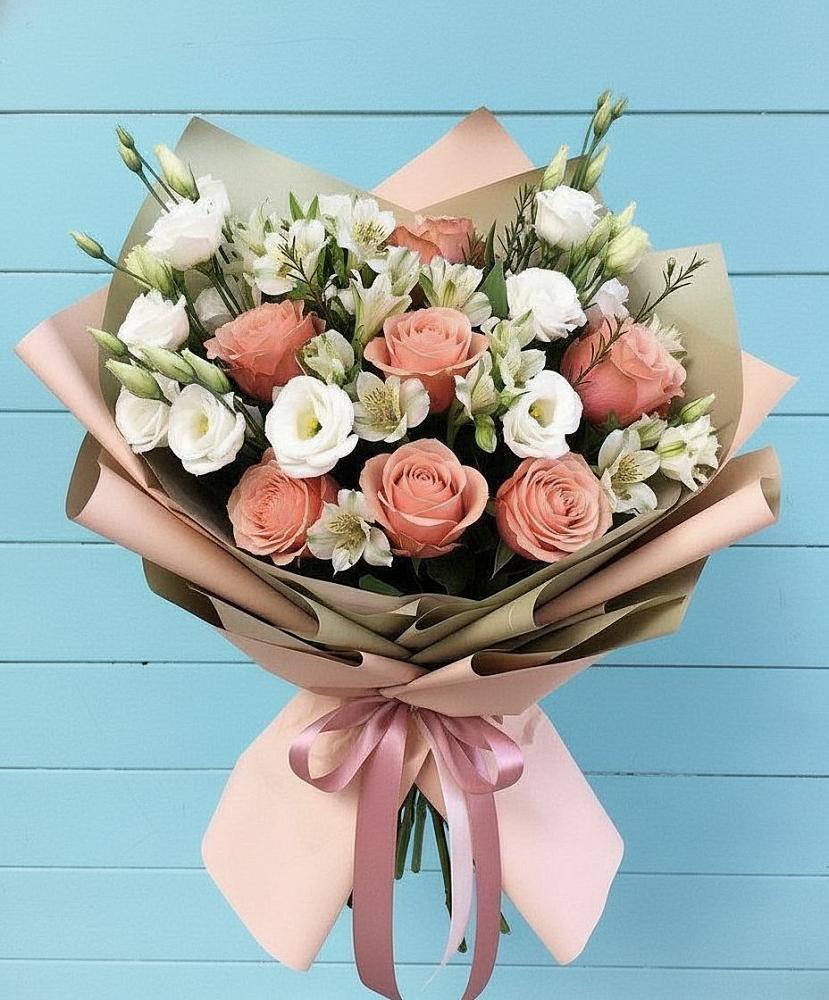 Букет цветов из: Розы, Альстромерии и Лизиантусы в Норильске