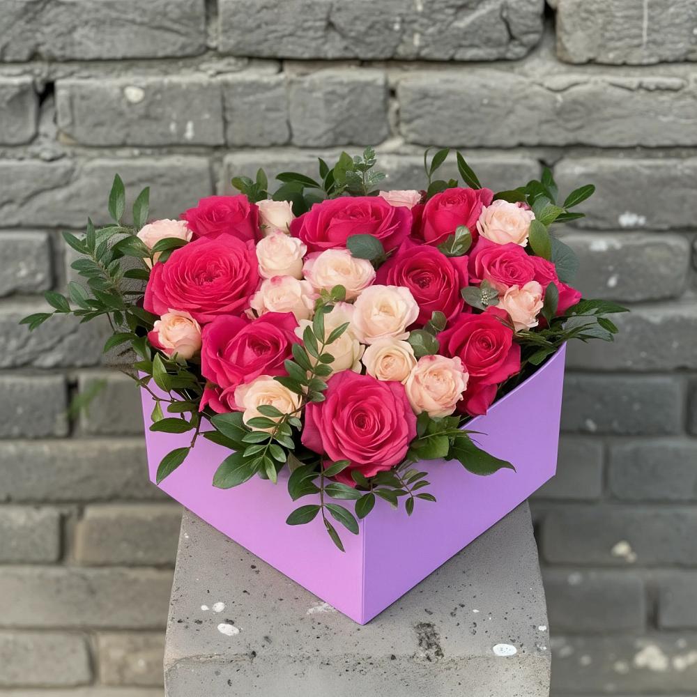 Цветочная композиция из Розы в коробке в Норильске