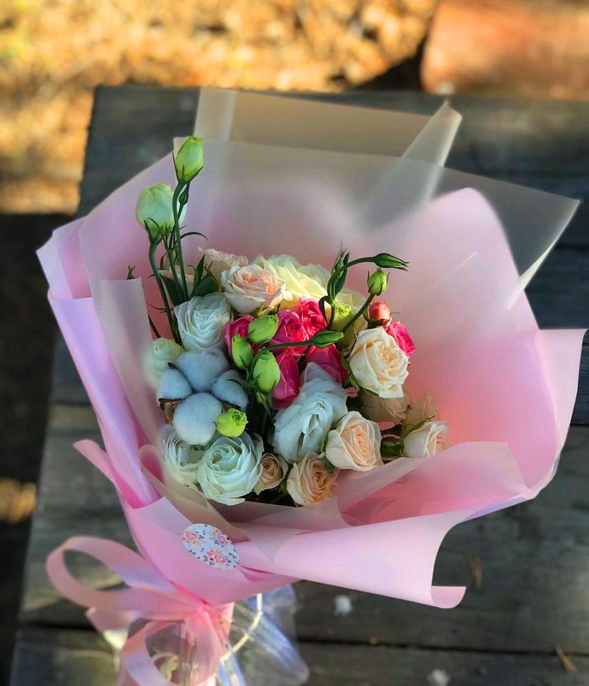 Букет цветов из: Розы и Лизиантусы в Норильске