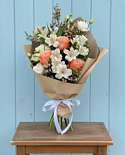 Букет цветов из:  Альстромерии, Лизиантусы, Розы и Хризантемы в Норильске