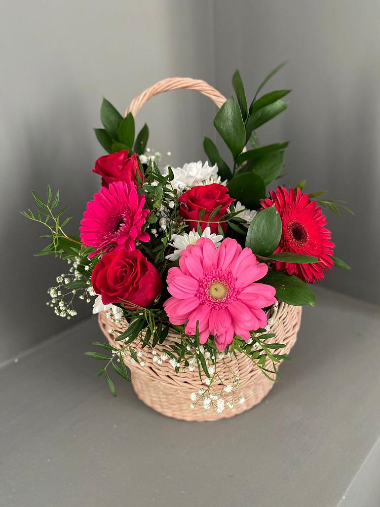 Цветочная композиция из Розы, Хризантемы и Герберы в корзине в Норильске