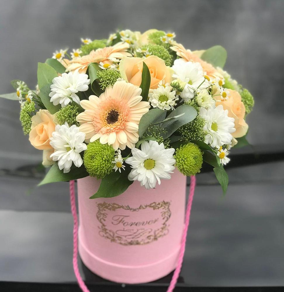 Цветочная композиция из Розы, Герберы и Хризантемы в шляпной коробке в Норильске