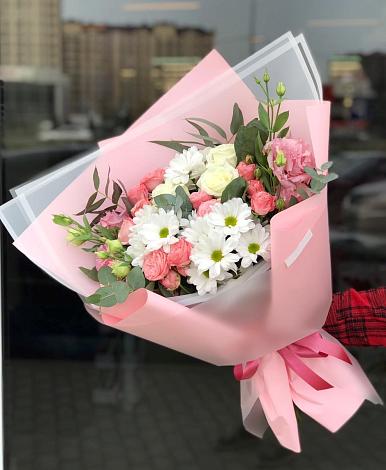Букет цветов из: Розы, Лизиантусы и Хризантемы в Норильске