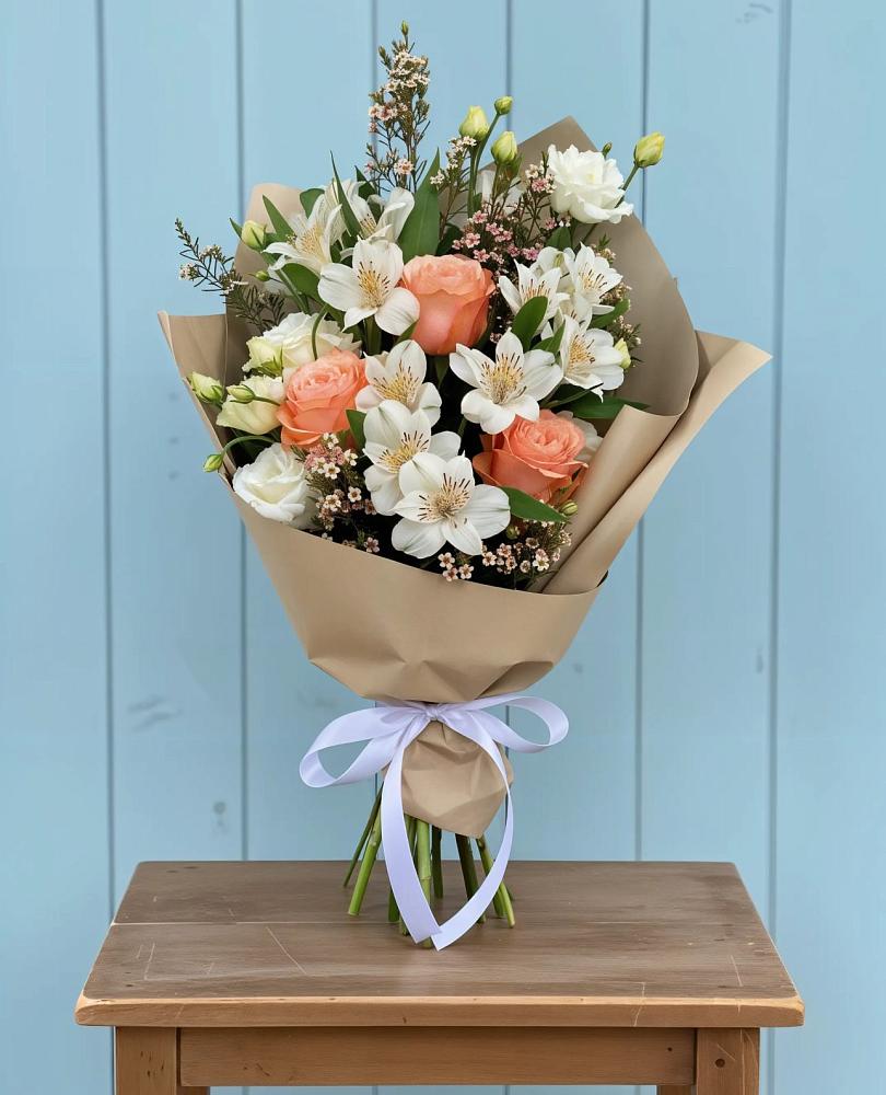 Букет цветов из: Альстромерии, Лизиантусы, Розы и Хризантемы в Норильске